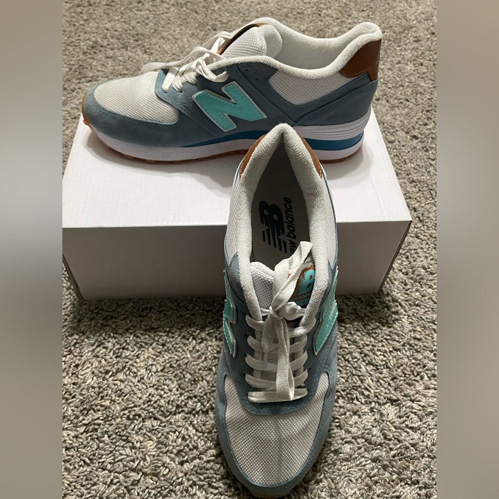 New Balance 574 Women's Blue and White Sneakers size 7 tennis shoe - Picture 5 of 9